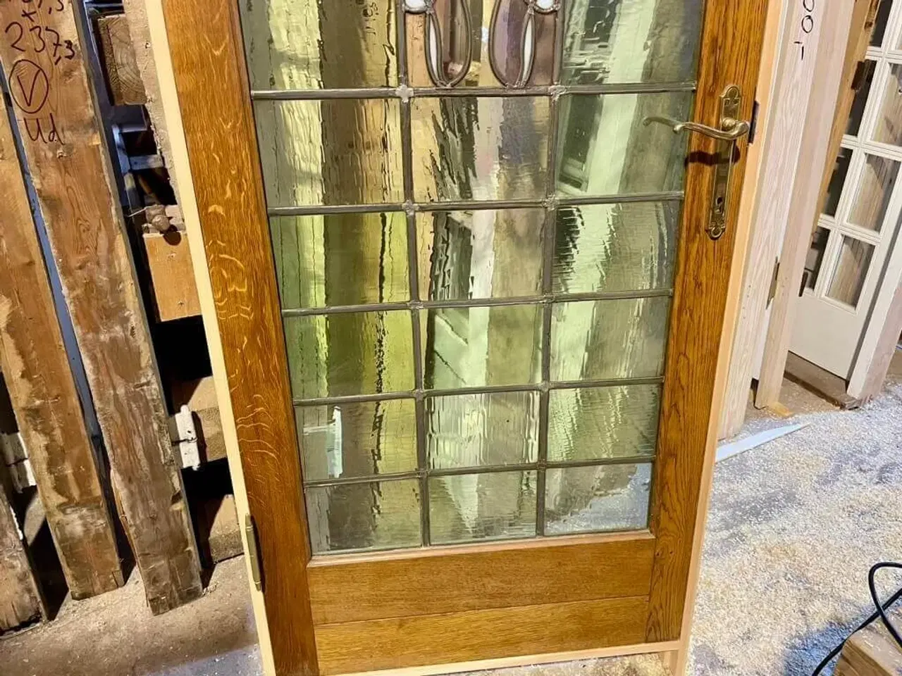 Billede 4 - Unik, fransk dør m. blyindfattede ruder og motiv