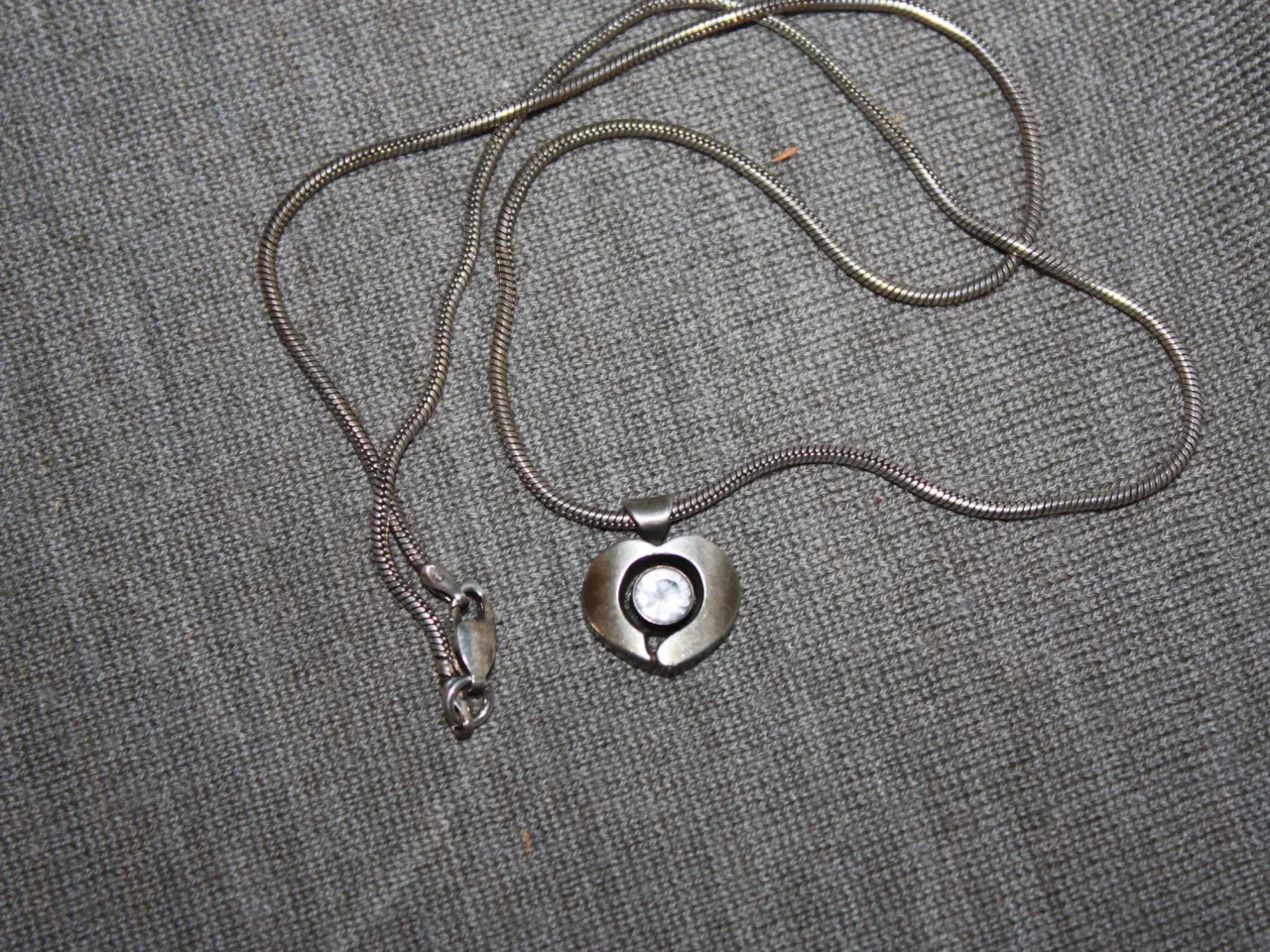 Billede 2 - Sterling sølv hjerte formet vedhæng