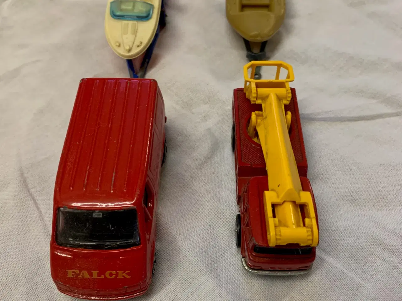 Billede 2 - Gorgi brandbil og bådtrailer