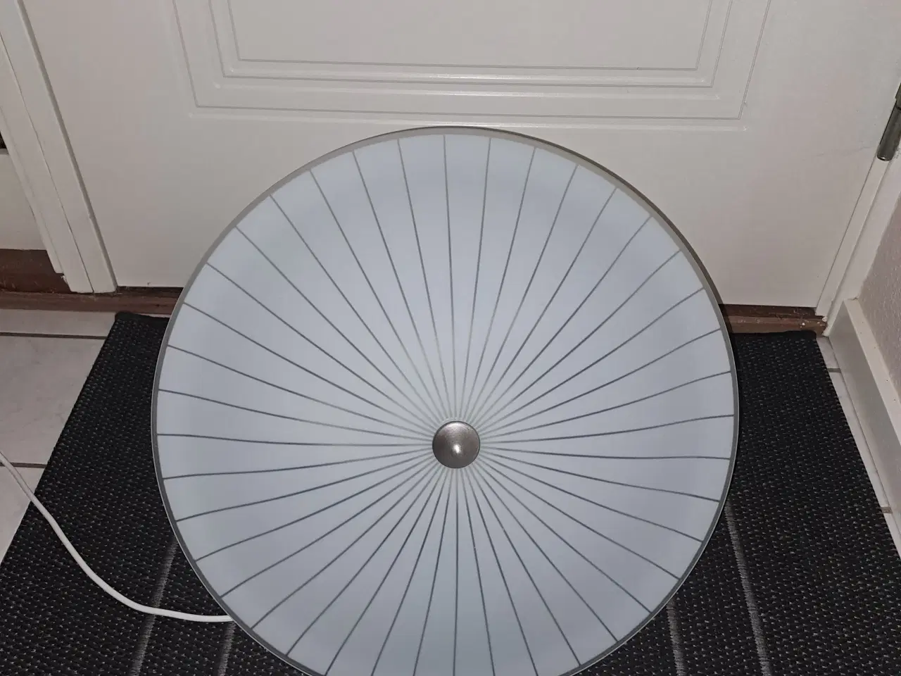 Billede 2 - Elegant og stilfuld loftlampe i tidsløst design