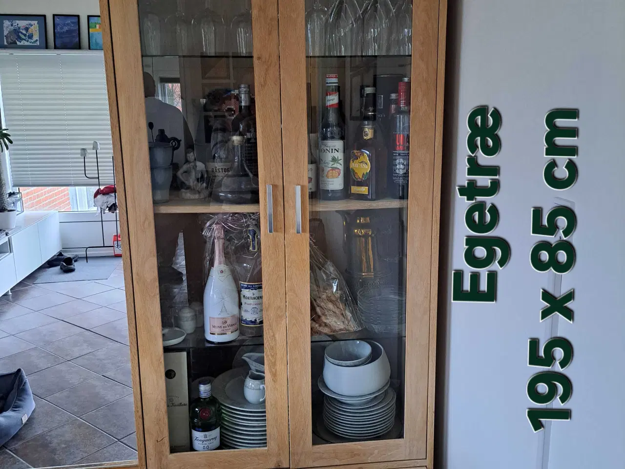 Billede 1 - Vitrineskab i massiv egetræ