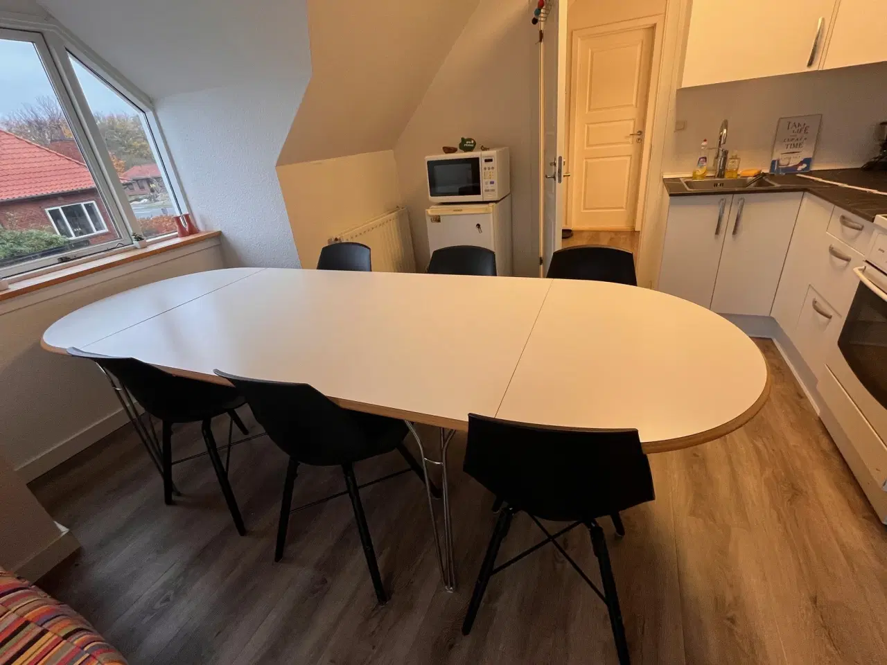 Billede 2 - Spisebord med 6 stole 