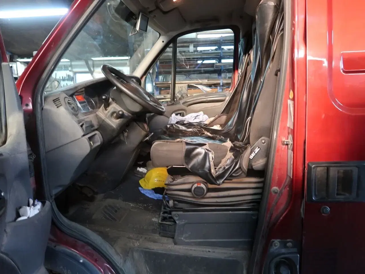 Billede 12 - Varebil IVECO 35s14av (15,6m3)eu4 (indhold bag i bilen medfølger ikke)