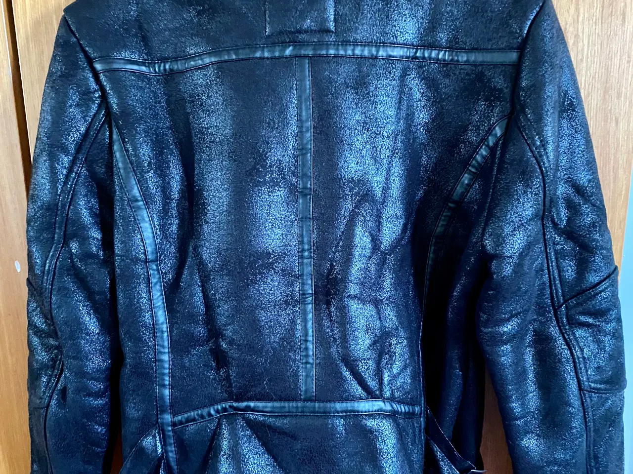 Billede 2 - Sort Faux læder jakke