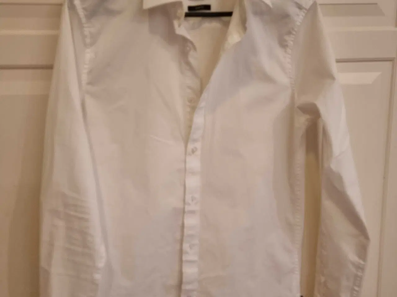 Billede 3 - Smuk og enkelt drenge konfirmations sæt