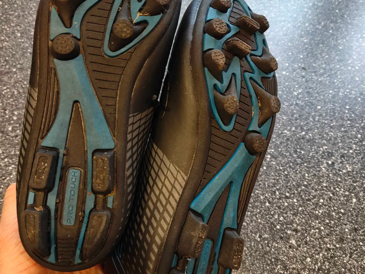 Billede 2 - Fodbold støvler str. 36, som helt nye.