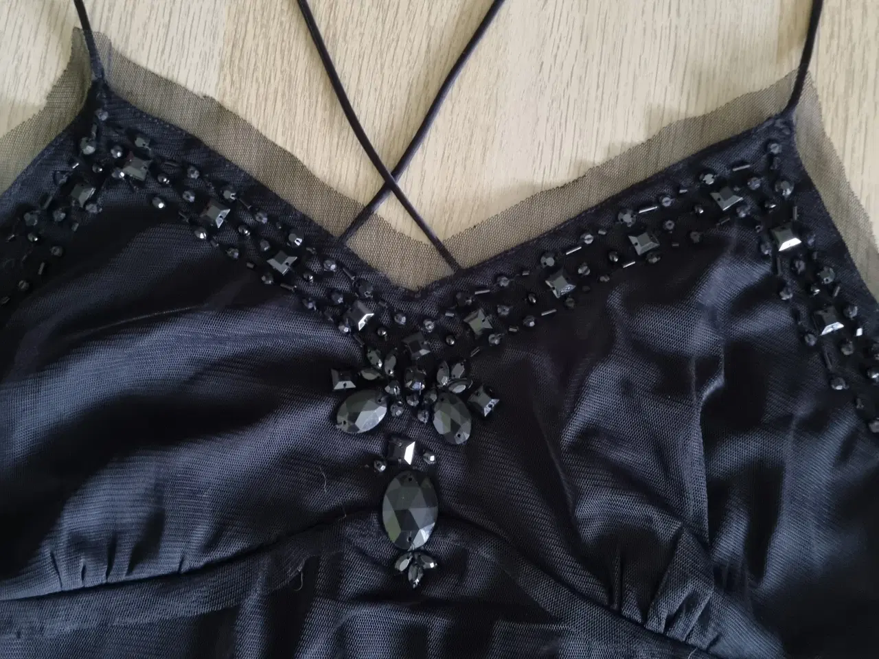 Billede 5 - Flot perlebesat, sort  tanktop fra Vero Moda 
