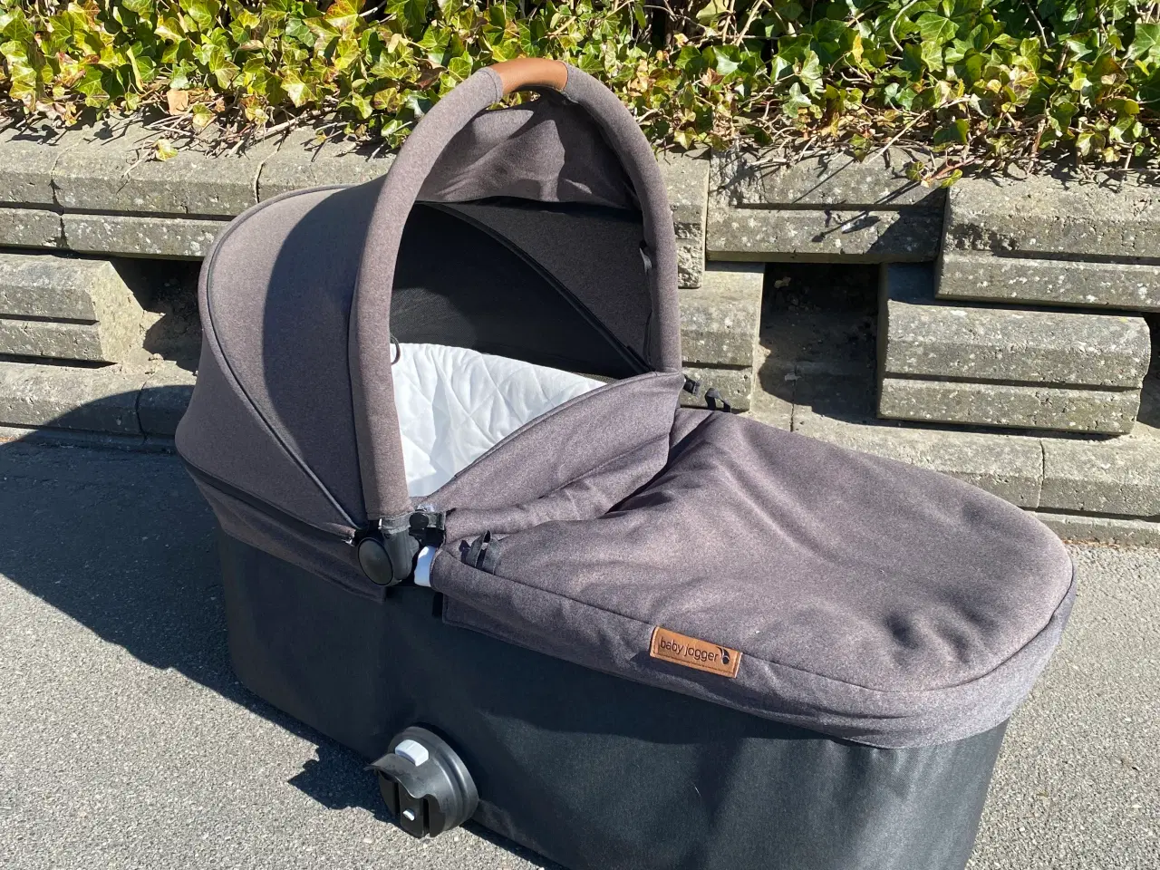 Billede 1 - Baby Jogger babylift og indkøbs kurv
