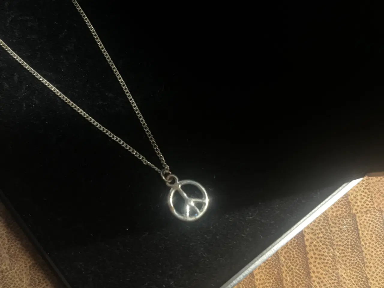 Billede 3 - Sølv halskæde med peace sign