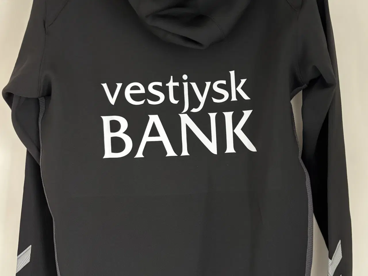 Billede 3 - Trøje med hætte, Hummel, Beecool str. S