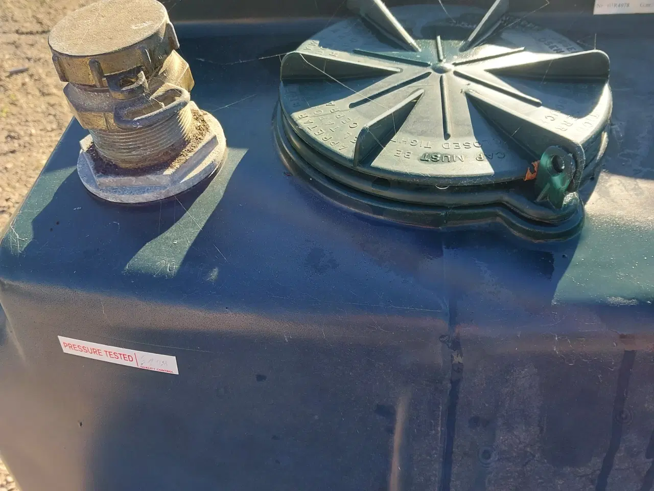 Billede 2 - Olietank Plast med måler 1200 liter årg. 2005