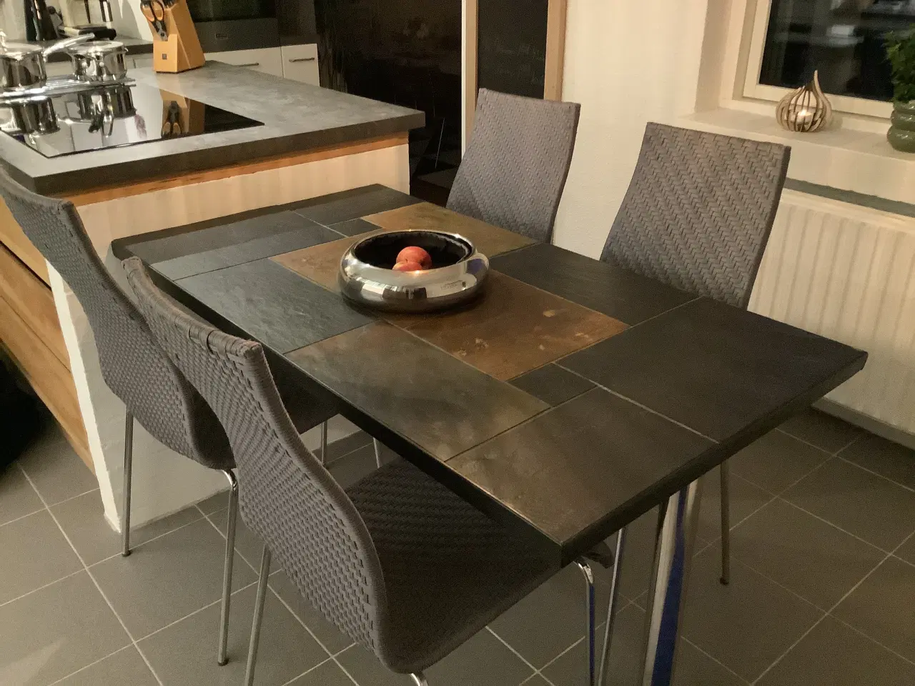 Billede 1 - Spisebord, skiffer incl. 6 stole i antrasitgrå 