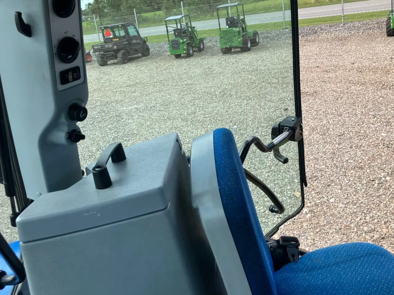 Billede 21 - New Holland T 6030 DK ELITE MED LÆSSER elektrisk joystik