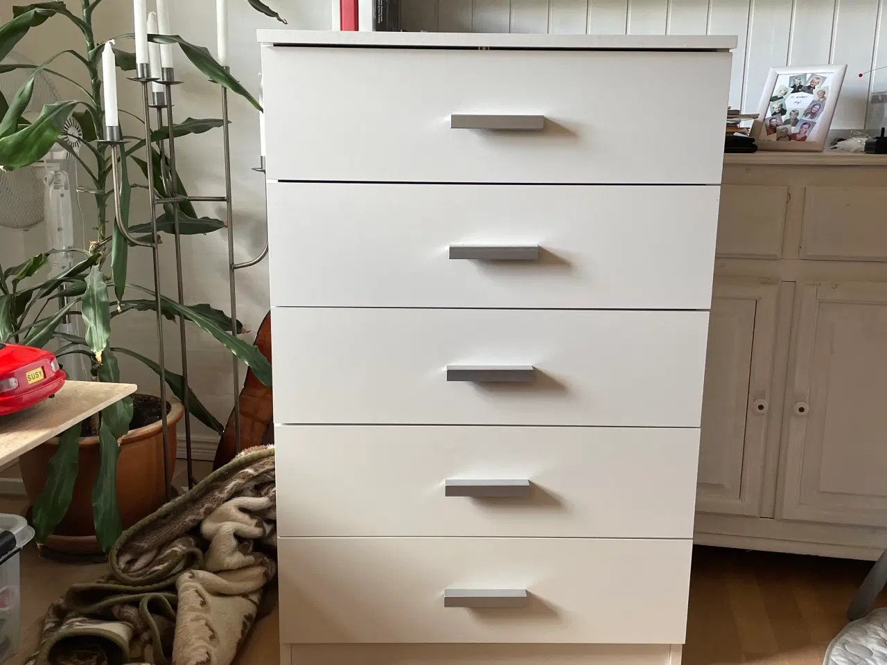 Billede 1 - Hvid kommode 