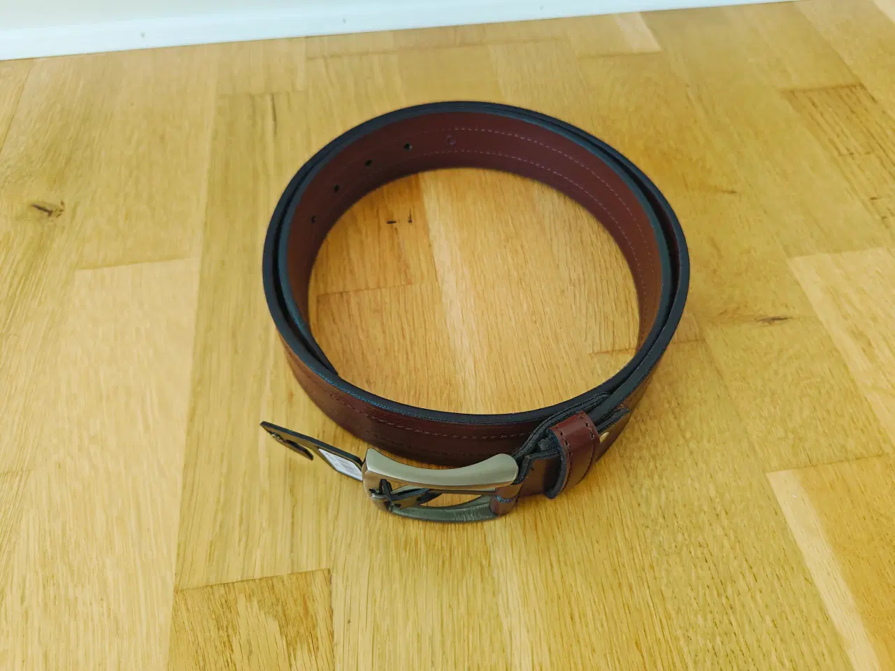 Billede 2 - Brun bælte str. 105 nyt.