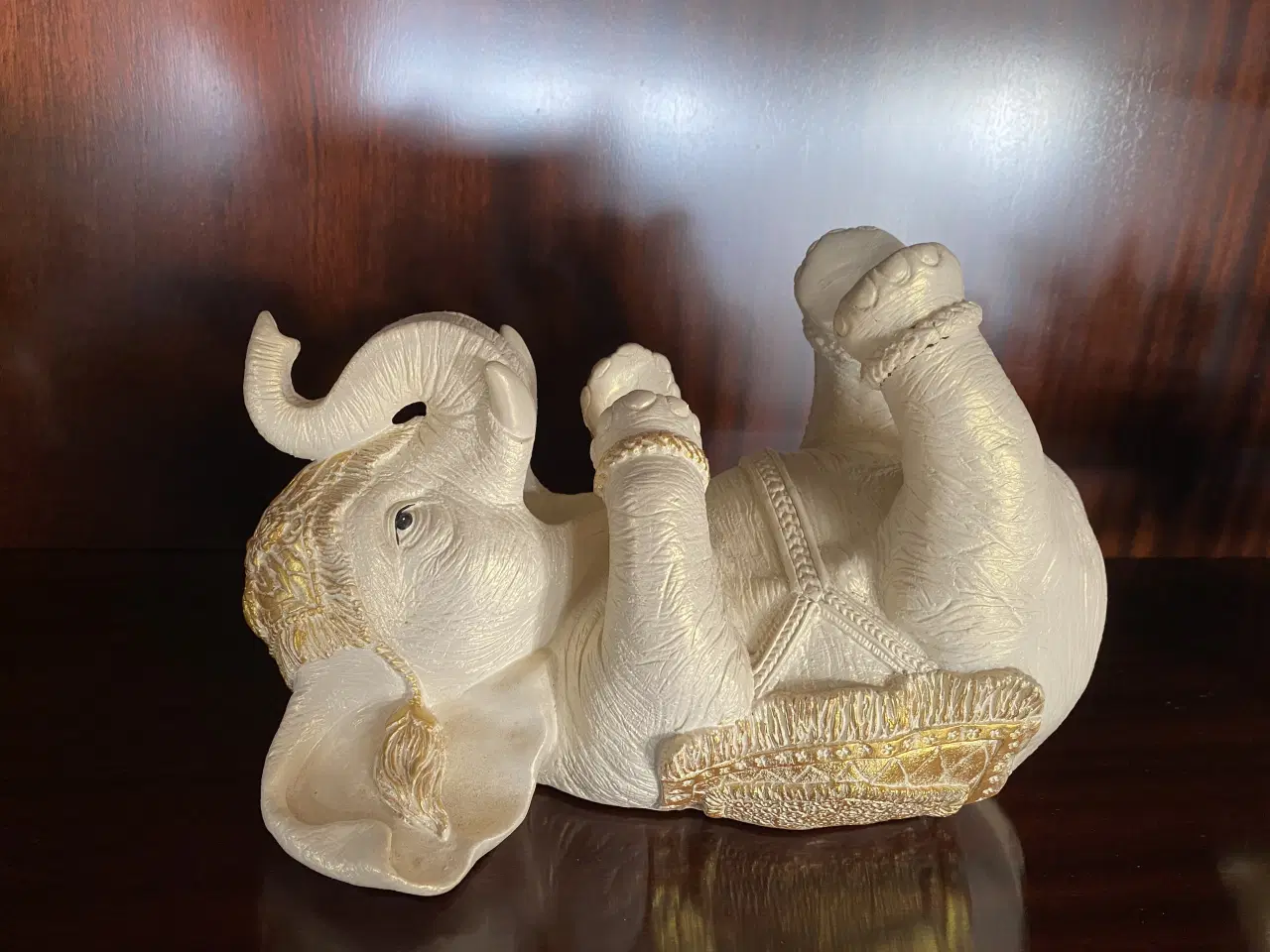 Billede 2 - Øldrikkende Elefant