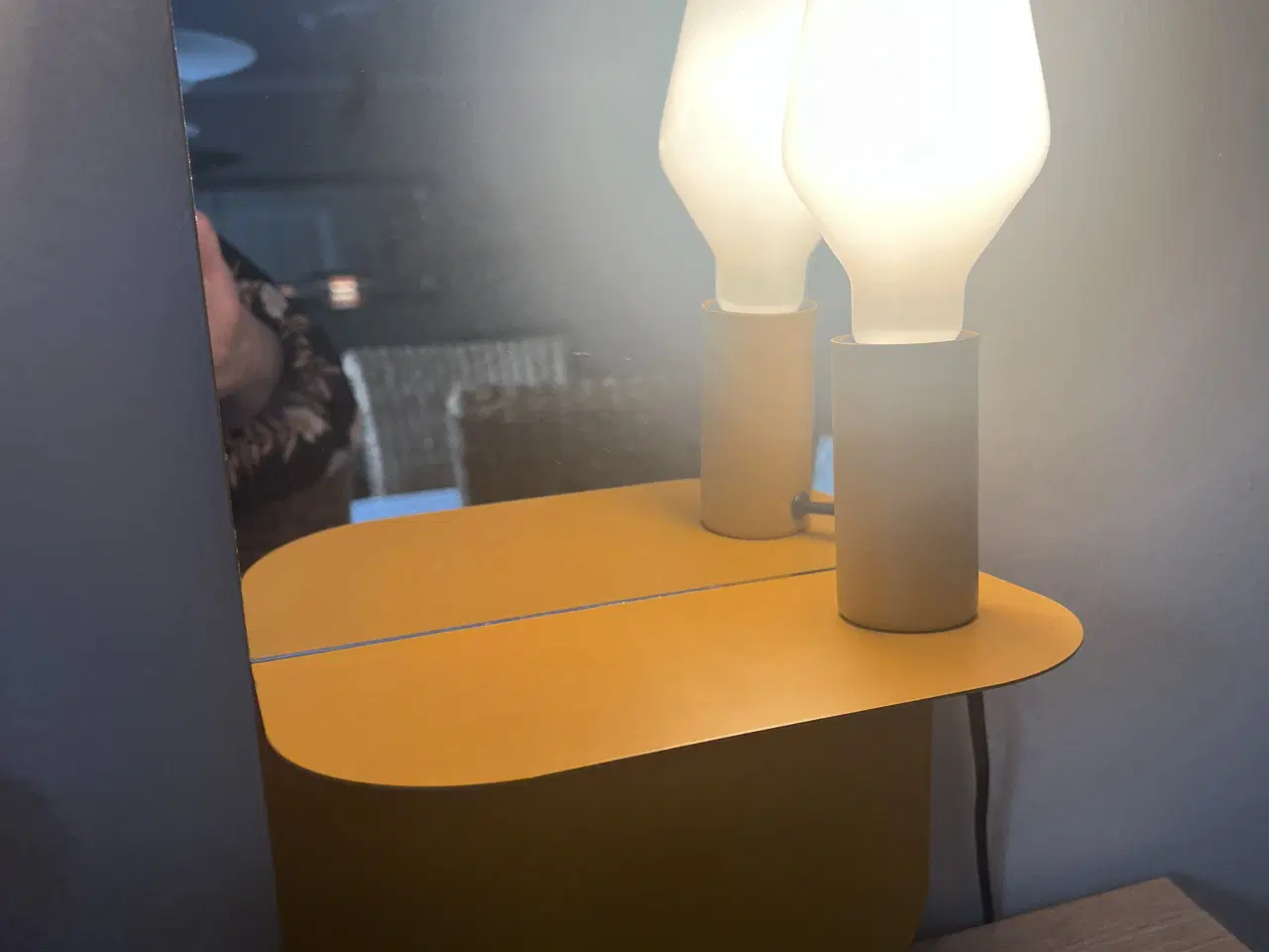 Billede 2 - Fedt retro spejl med lys og integreret hylde 