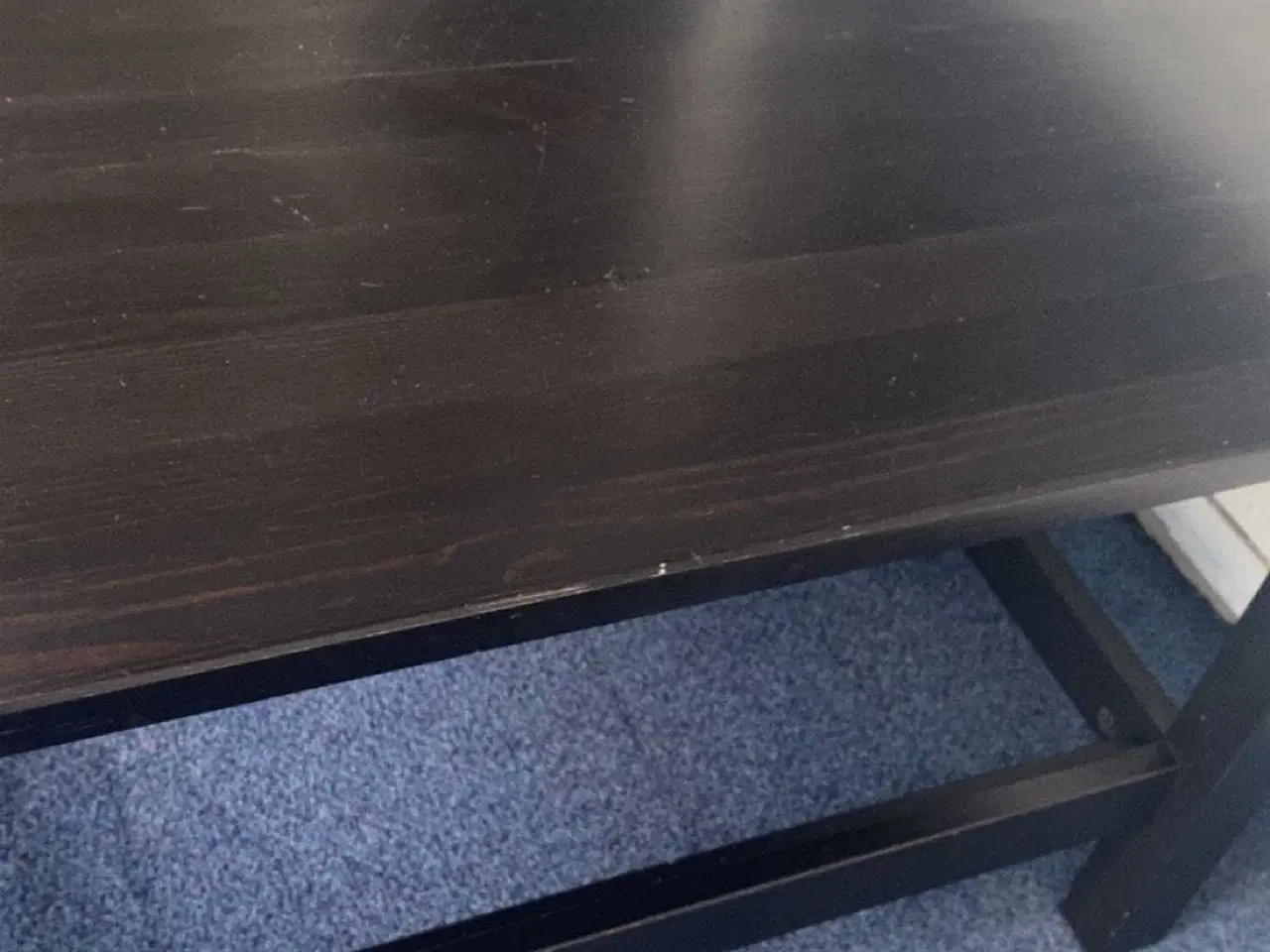 Billede 2 - Flot sofabord i mørk træfarve med sorte ben