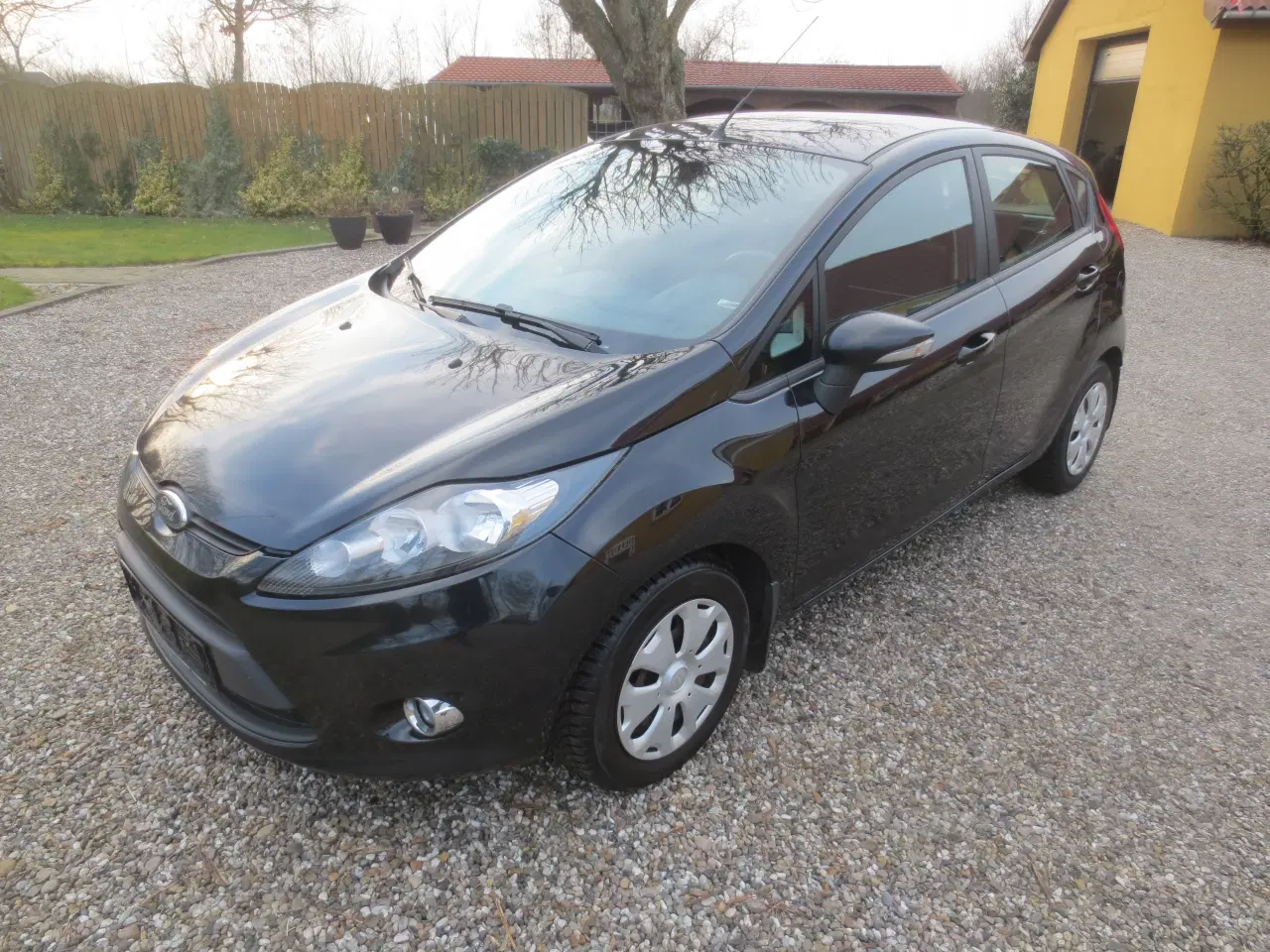 Billede 1 - Ford Fiesta 1.25 82 Hk År 2011. Nysynet.