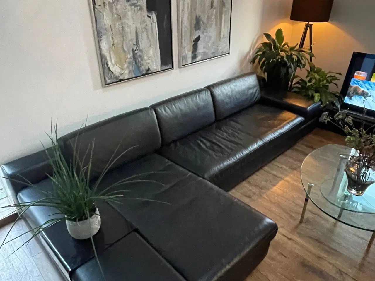 Billede 2 - Lækker minimalistisk højrevendt loungesofa i sort 