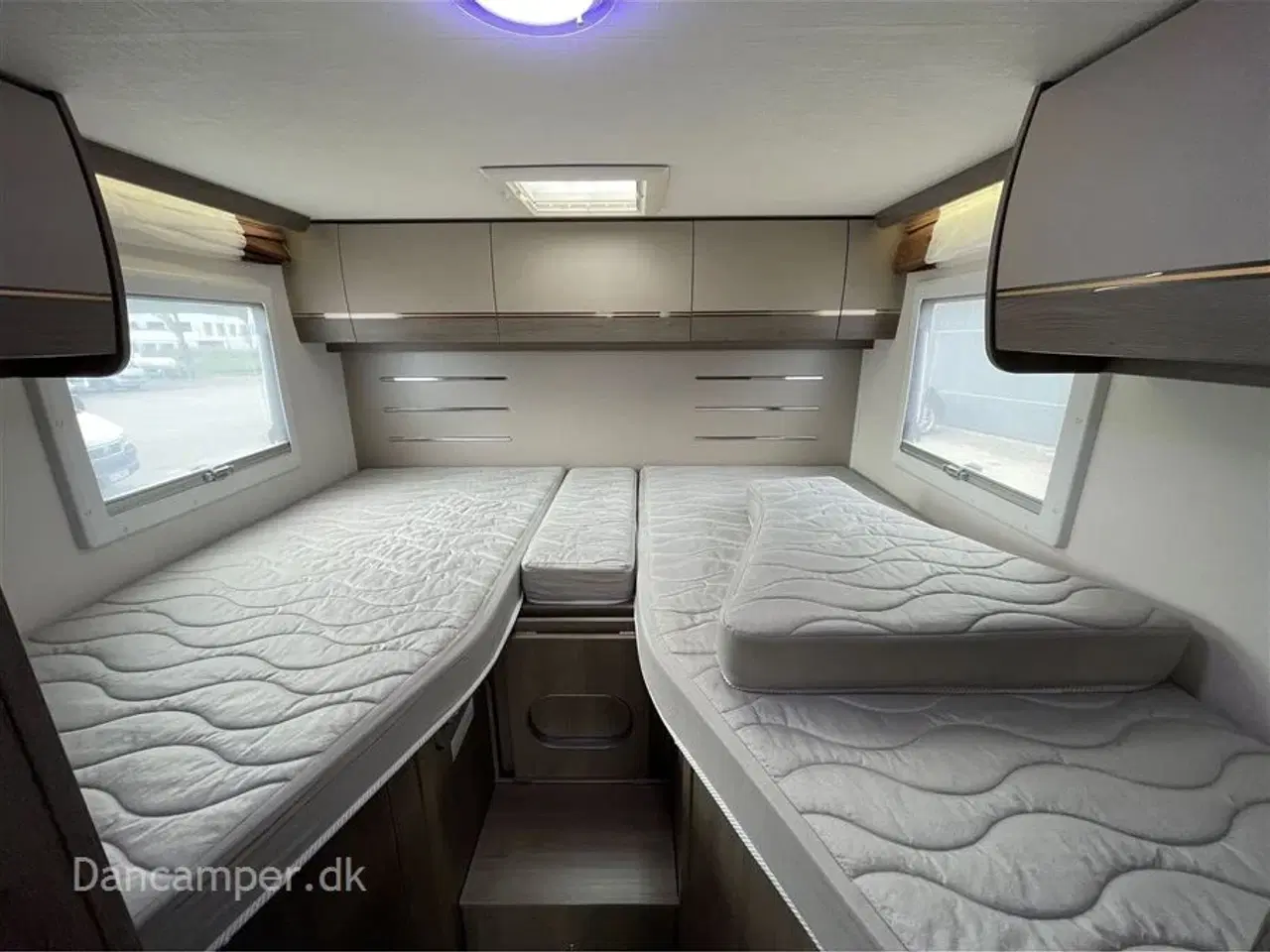 Billede 13 - 2020 - Chausson Titanium 767   Netop hjemkommet UNDER KLARGØRING Enkeltsenge, Smart-Lounge indretning, 170Hk Ford, AUT.