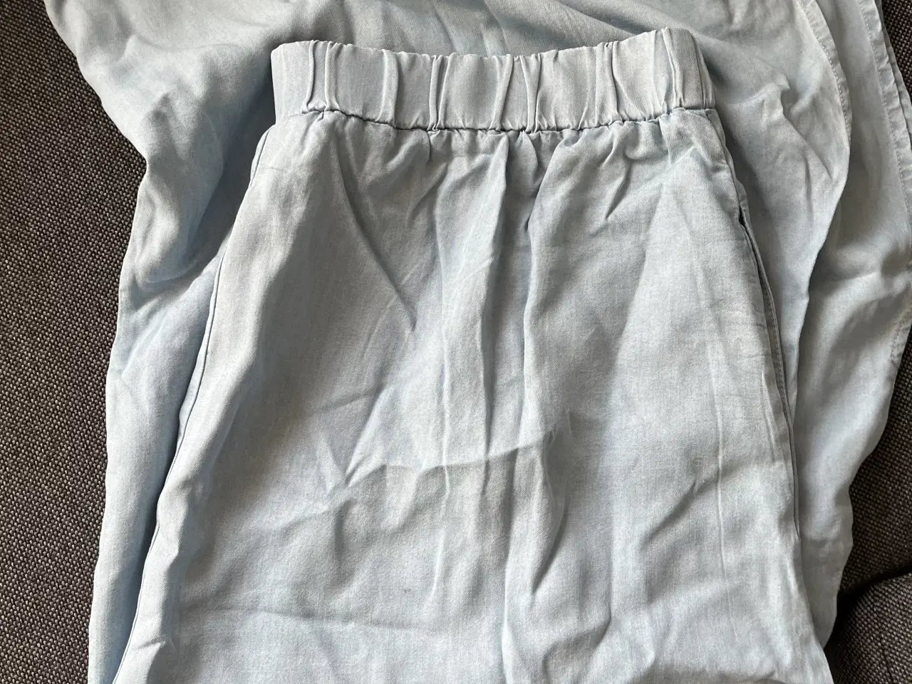 Billede 2 - Nederdel og bluse 