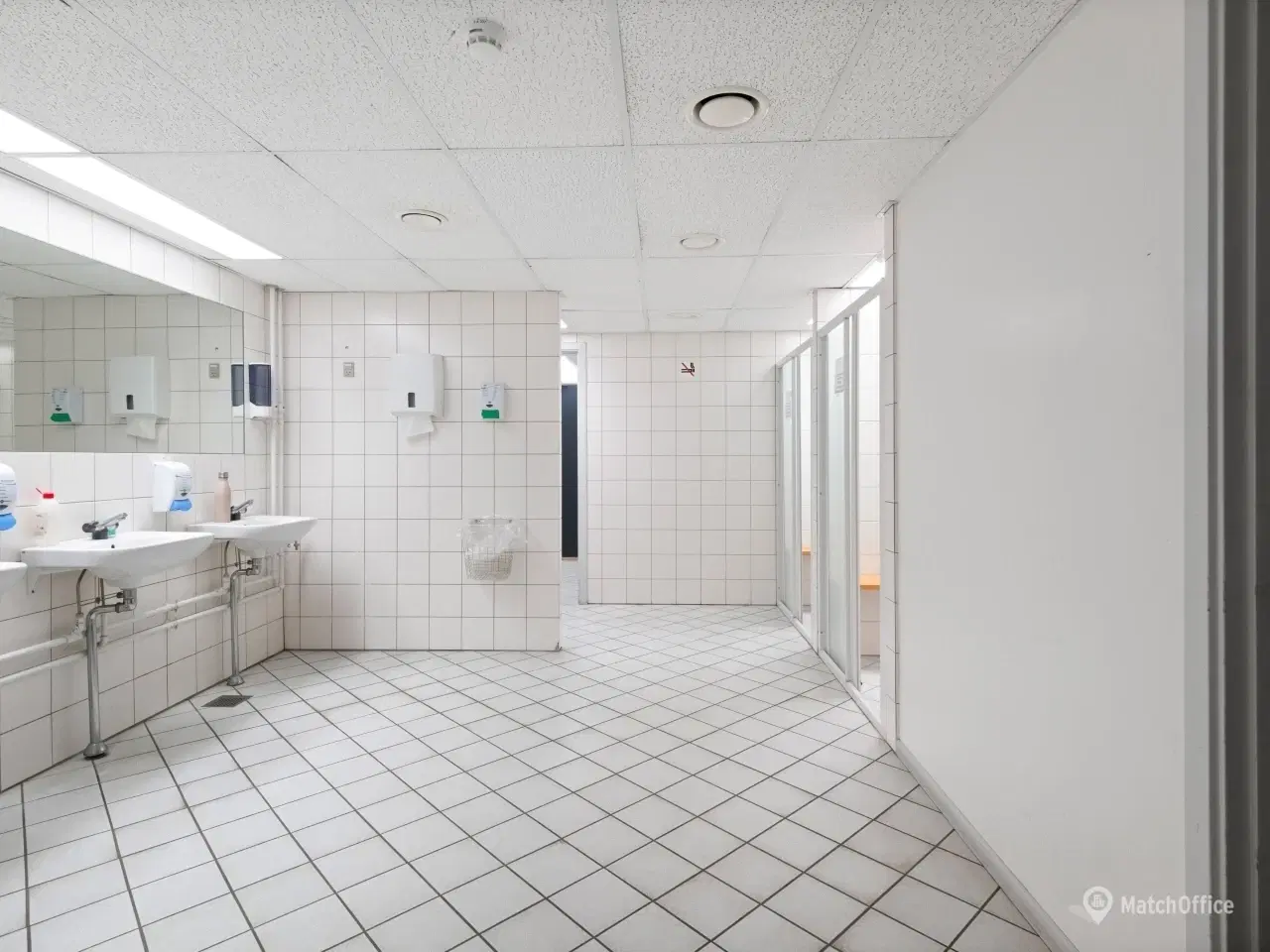 Billede 29 - Højloftet lager m. 26 porte