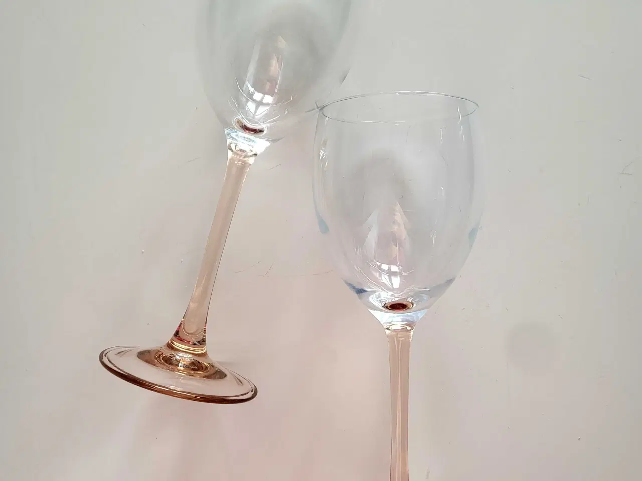 Billede 2 - Lyserød Luminarc vinglas