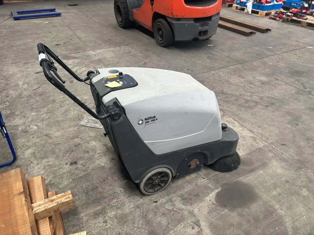 Billede 4 - Fejemaskine NILFISK SW 700S
