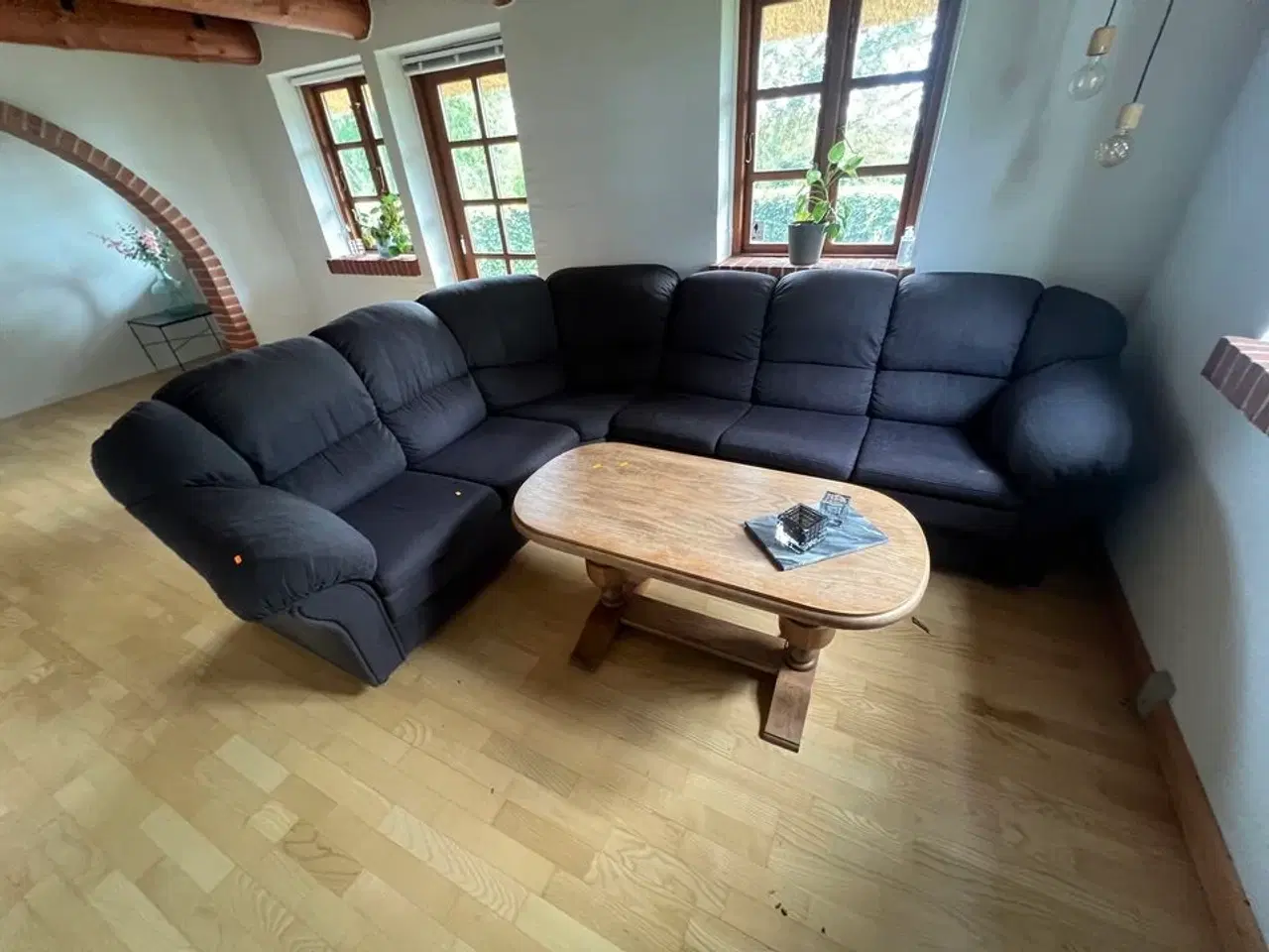Billede 1 - Hjørnesofa i mørkt stof samt sofabord