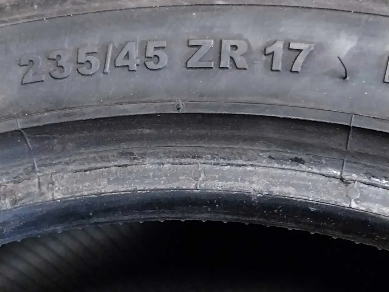 Billede 4 - Tyfoon dæk 235/45/17