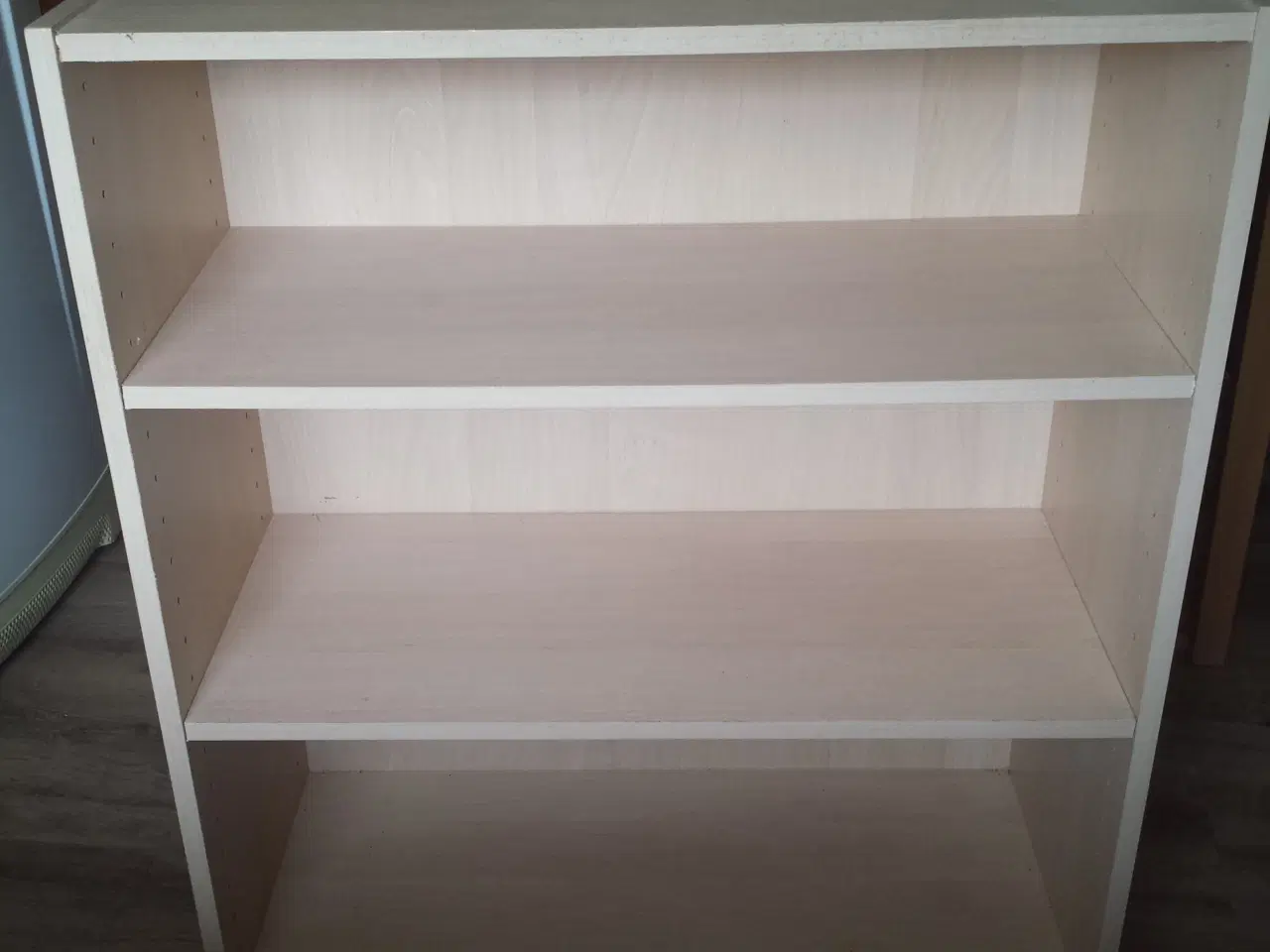 Billede 1 - Lav reol, lys