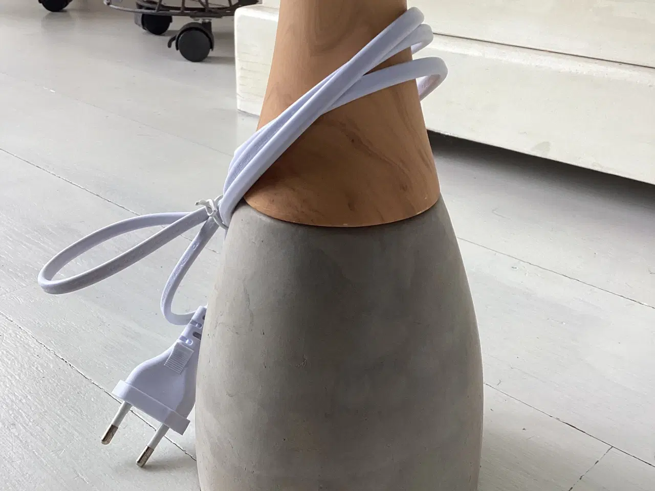 Billede 6 - Ny bordlampe træ og beton cottex