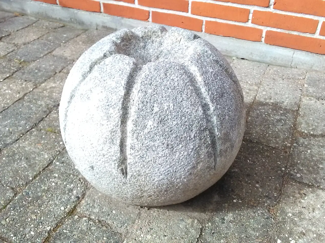 Billede 1 - Vandsten med hul i midten