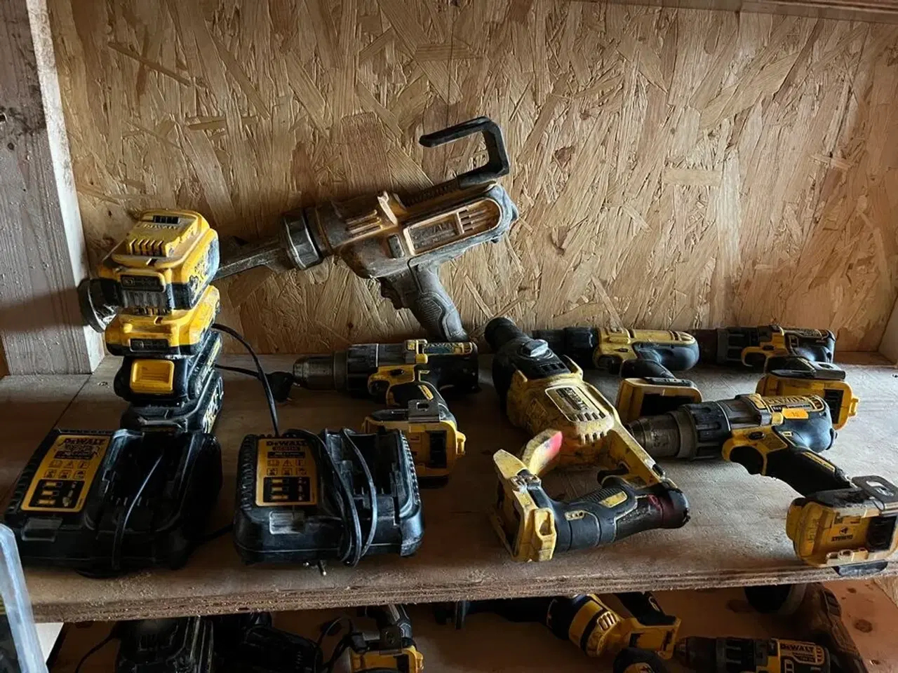 Billede 1 - 6 Stk. Værktøj DEWALT + 4 Batterier, 2 Oplader + Transportks.