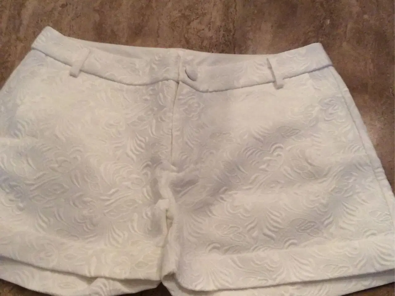 Billede 1 - Flotte hvide shorts