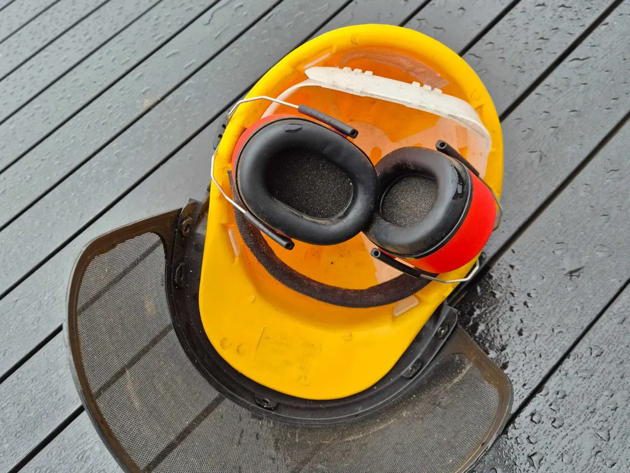 Billede 2 - Hjelm med versir og høreværn