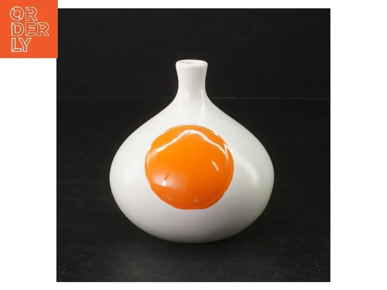 Billede 1 - Hvid vase med orange detalje fra Speedtsberg (str. 10 cm ø. 10,5 cm)