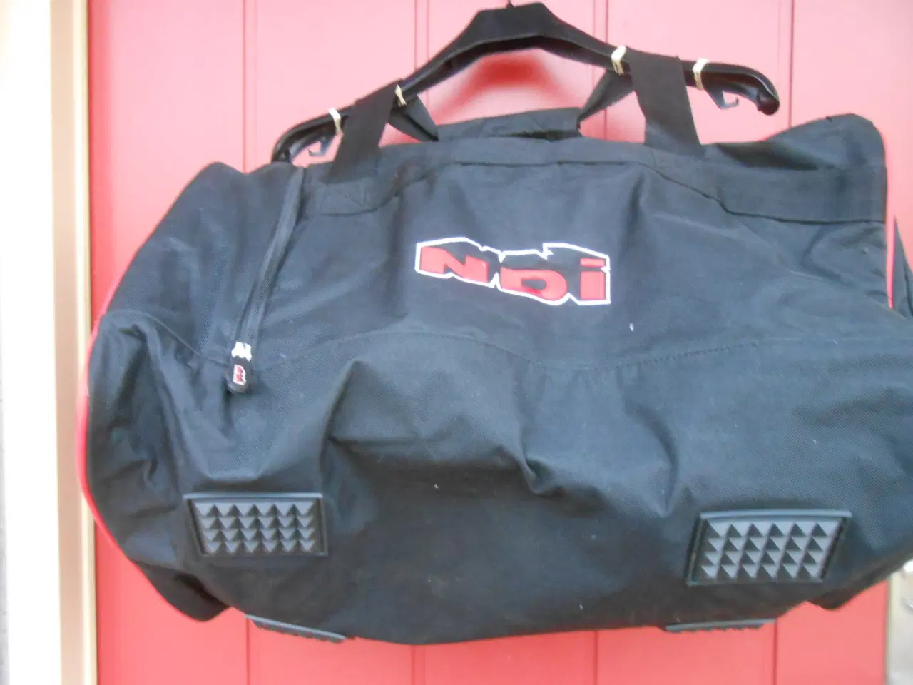 Billede 3 - Sportstaske - Dragtposer - Kapselåbner.