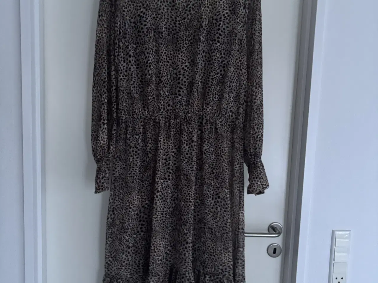 Billede 2 - Soya Leo kjole med underkjole. Str. M