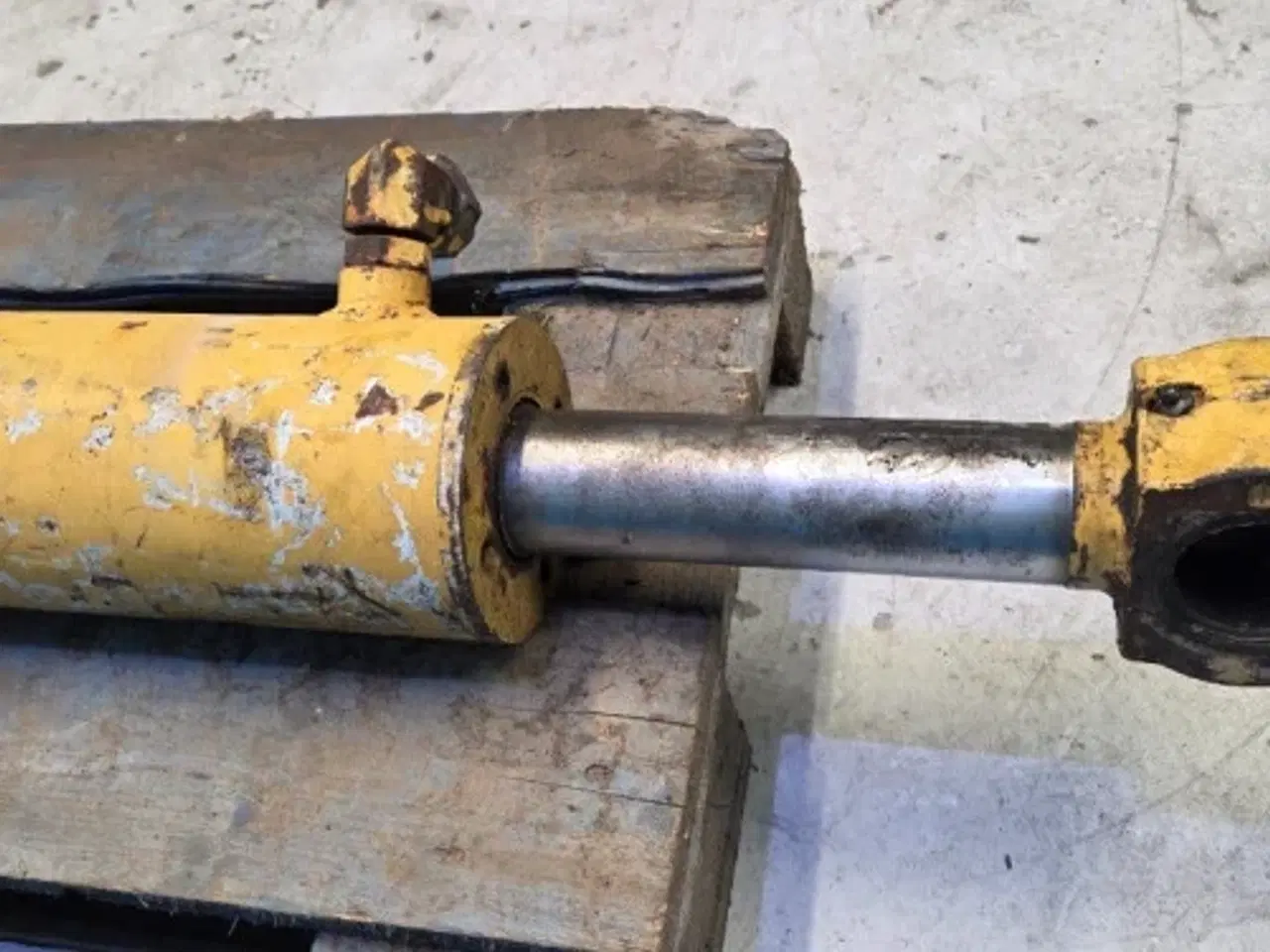 Billede 10 - Ford 675D Cylinder F1NNB577BA