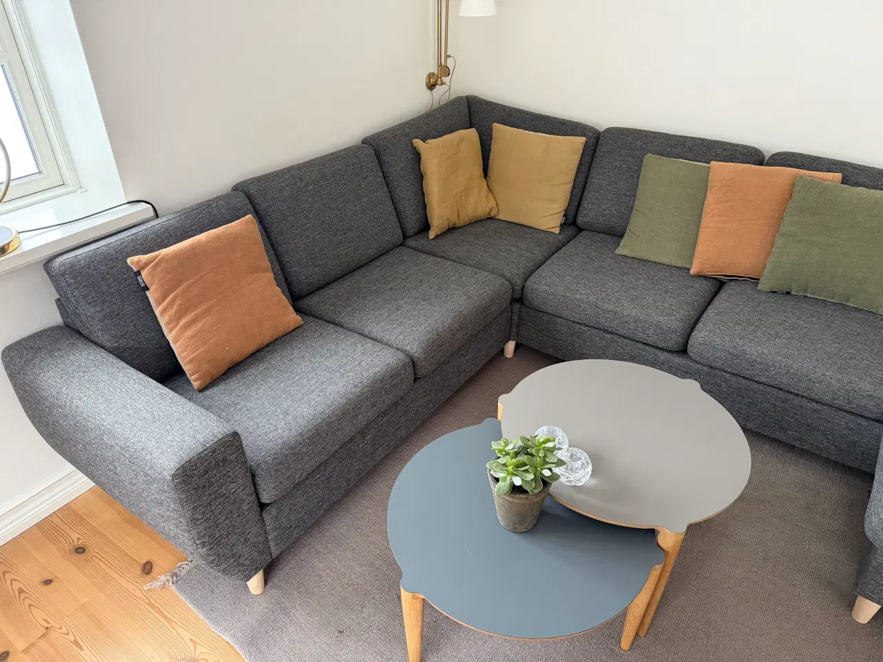 Billede 4 - Grå sofa til salg 