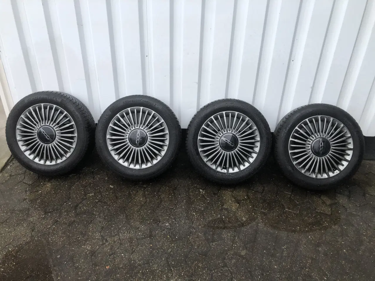 Billede 1 - Originale Fiat 500e fælge & conti helårsdæk 195/55