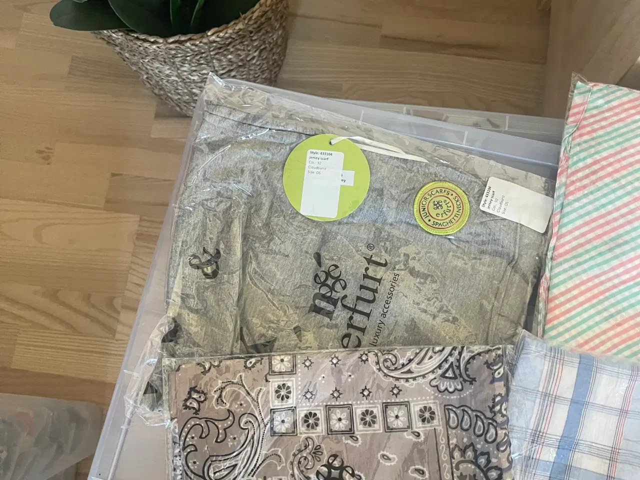 Billede 10 - Diverse Erfurt tørklæder o.lign.