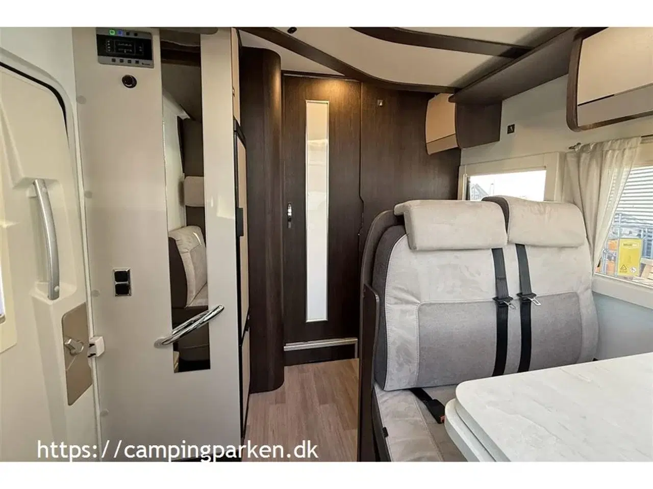 Billede 7 - 2021 - Benimar Super fin og velholdt autocamper med dobbeltseng og 5 selepladser