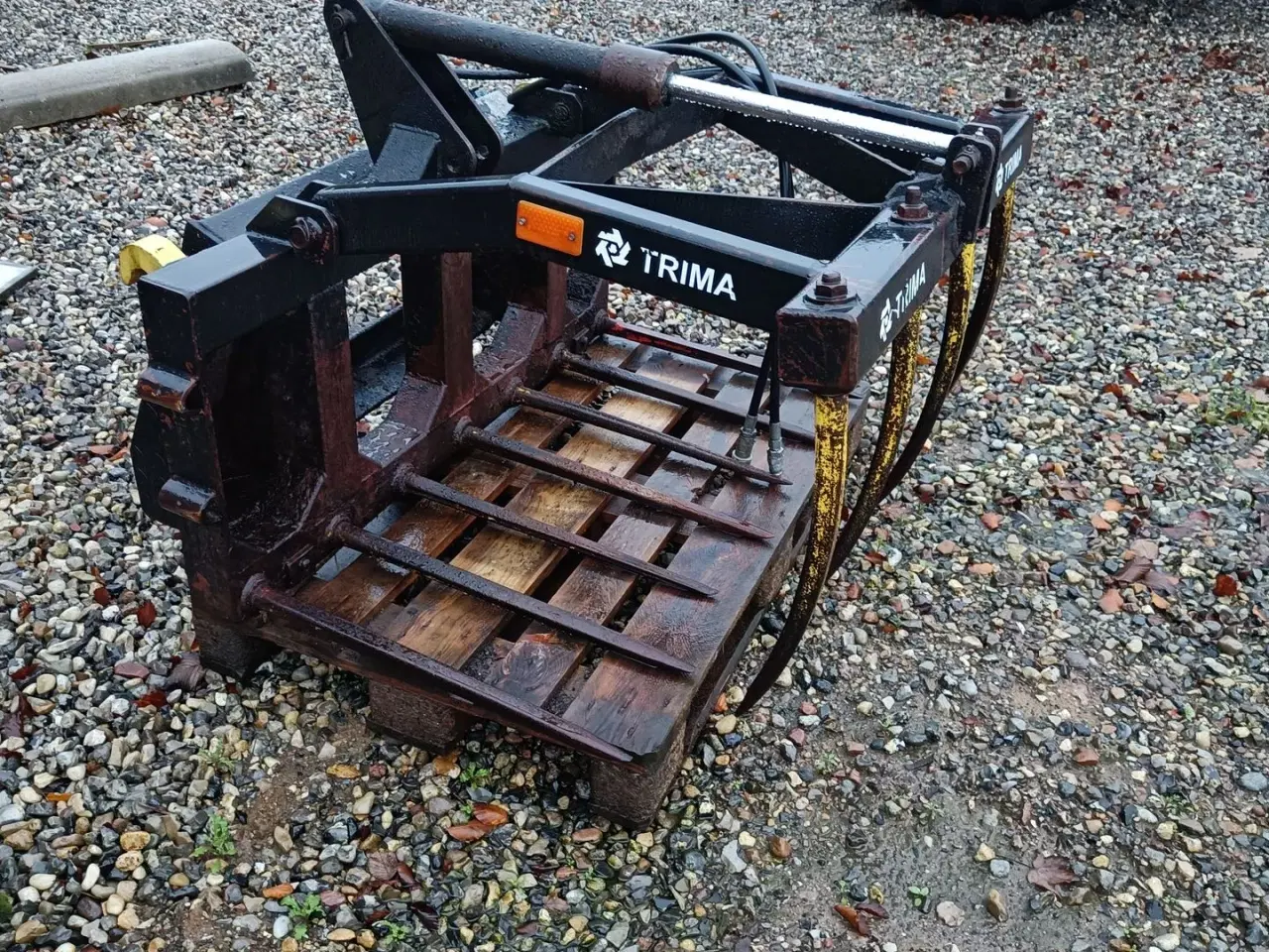 Billede 1 - Trima overfaldsgreb har siddet på en Uniloader