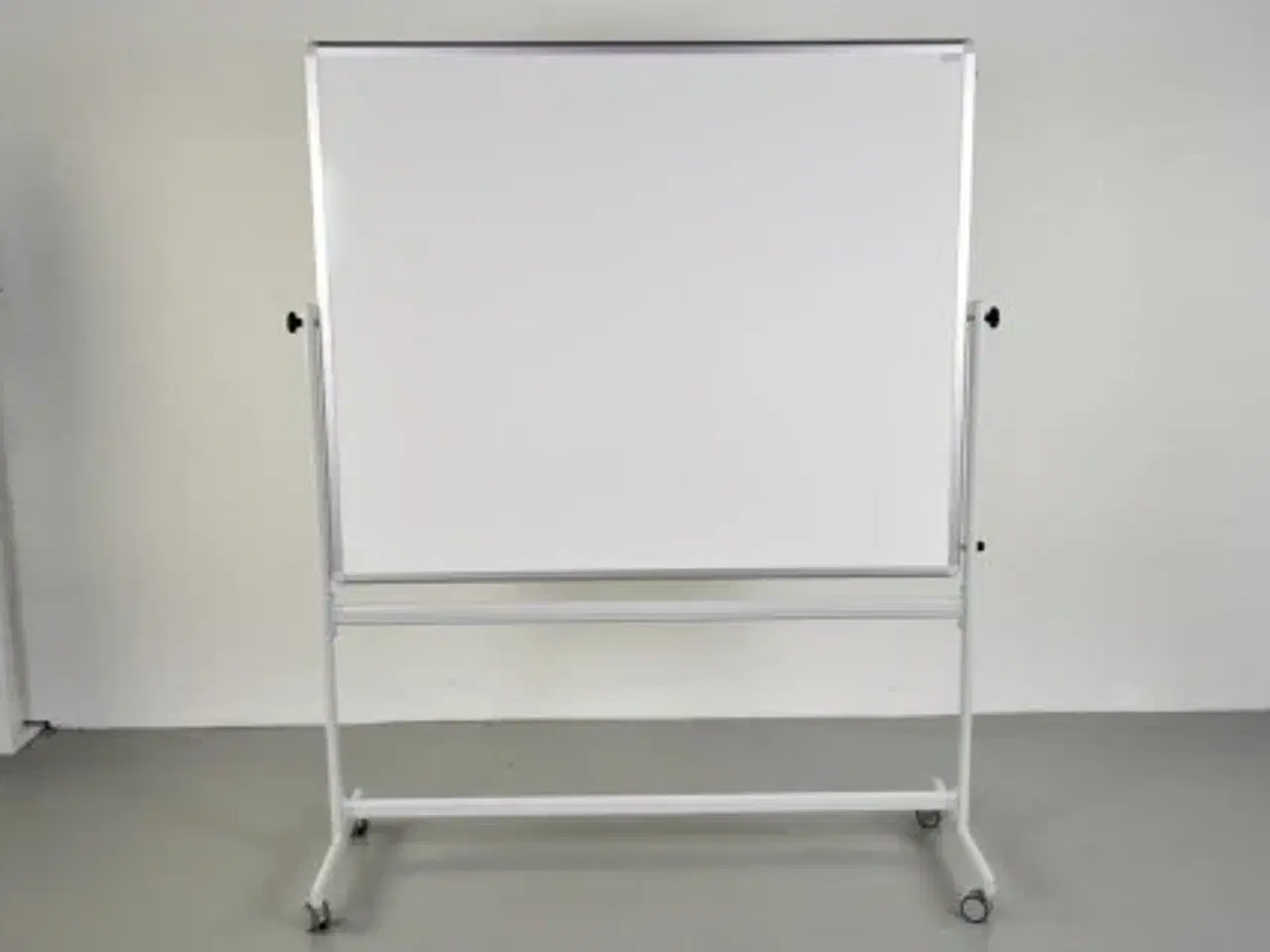 Billede 3 - Borks dobbeltsidet whiteboard svingtavle på hjul.