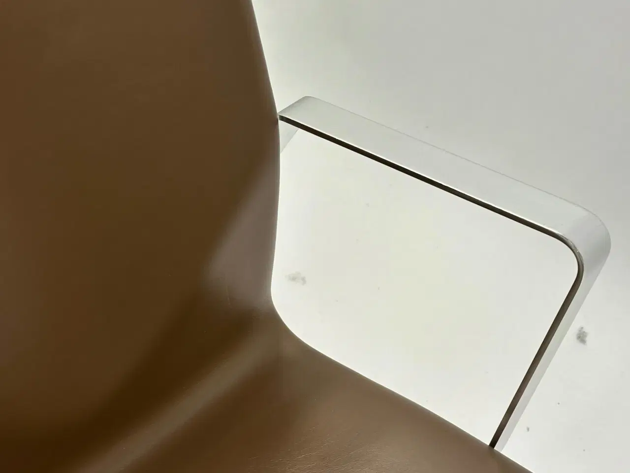 Billede 8 - Four Design - 4-Cast® XL Mødestol (Mørkebrun m. krom armlæn)
