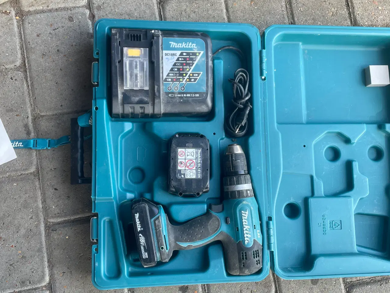Billede 1 - Makita boremaskine 18v med 2 batteri oplader 