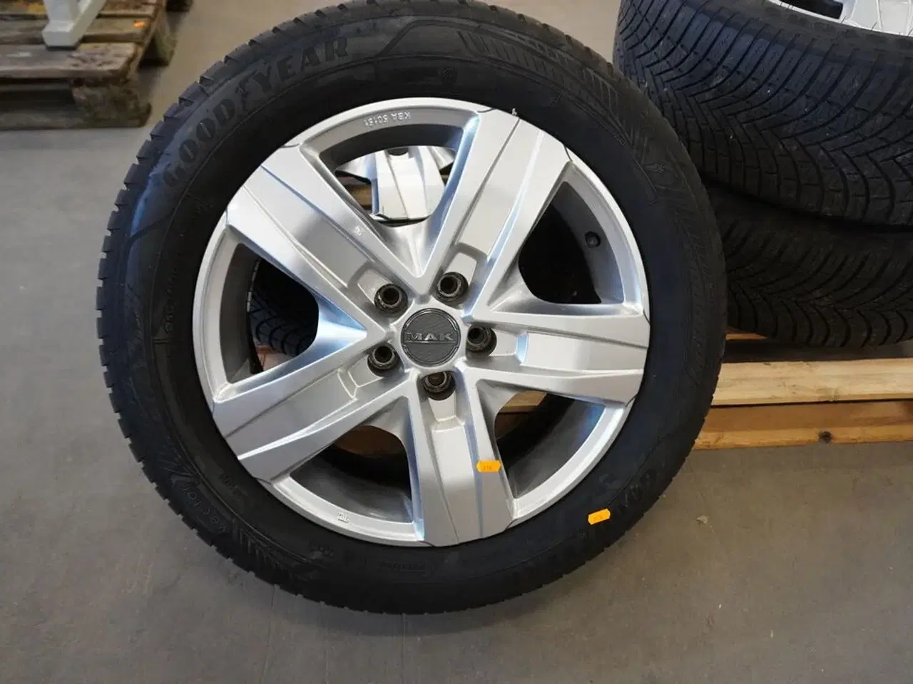 Billede 2 - 4 stk. MAK Fælge med dæk til VW varebil / Multivan